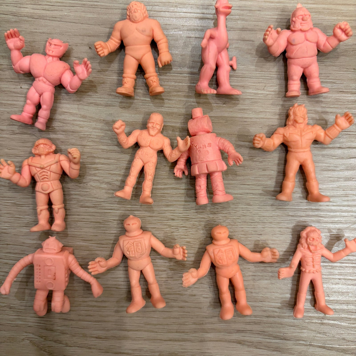 LOT 77 M.U.S.C.L.E Musclemen Kinnikuman Brocken Jr Peach Mini Kinkeshi 1980s