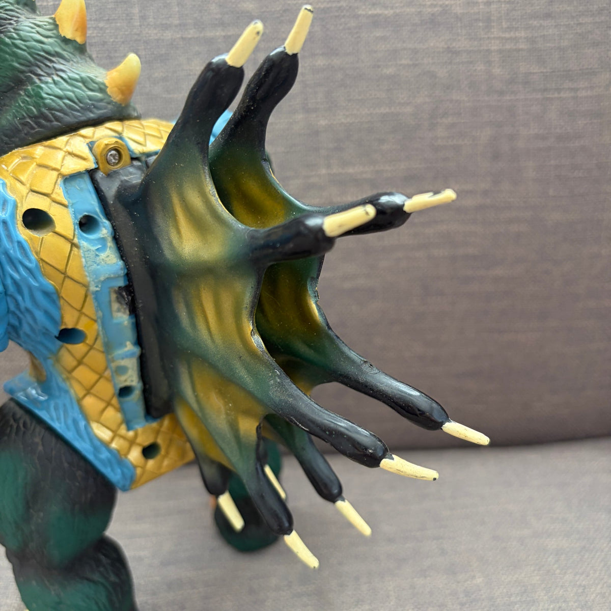 1995 Trendmasters Godzilla Wars Gigan 10" Light & Sound Works Figure