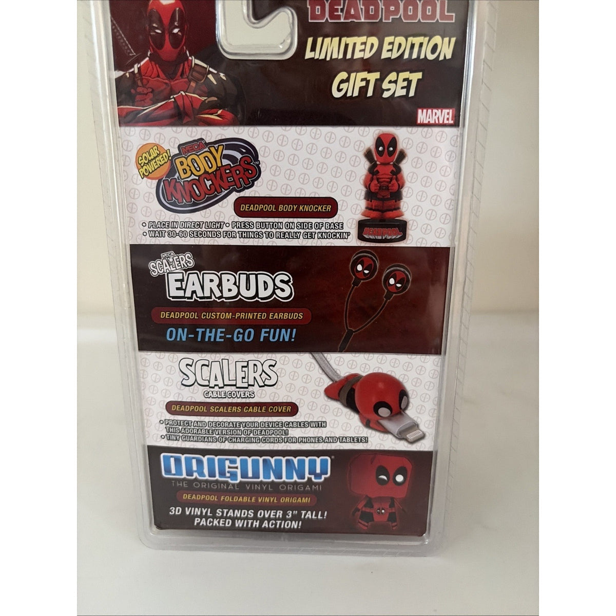 NECA Deadpool Gift Set Limited Edition Bodyknocker Bobblehead & Earbuds