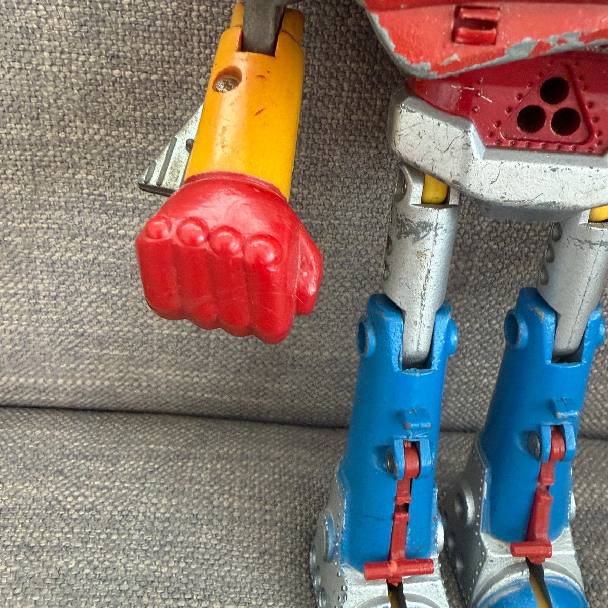 Vintage 1970s Bullmark UFO Warrior Dai Aplon Robot 8" Tall