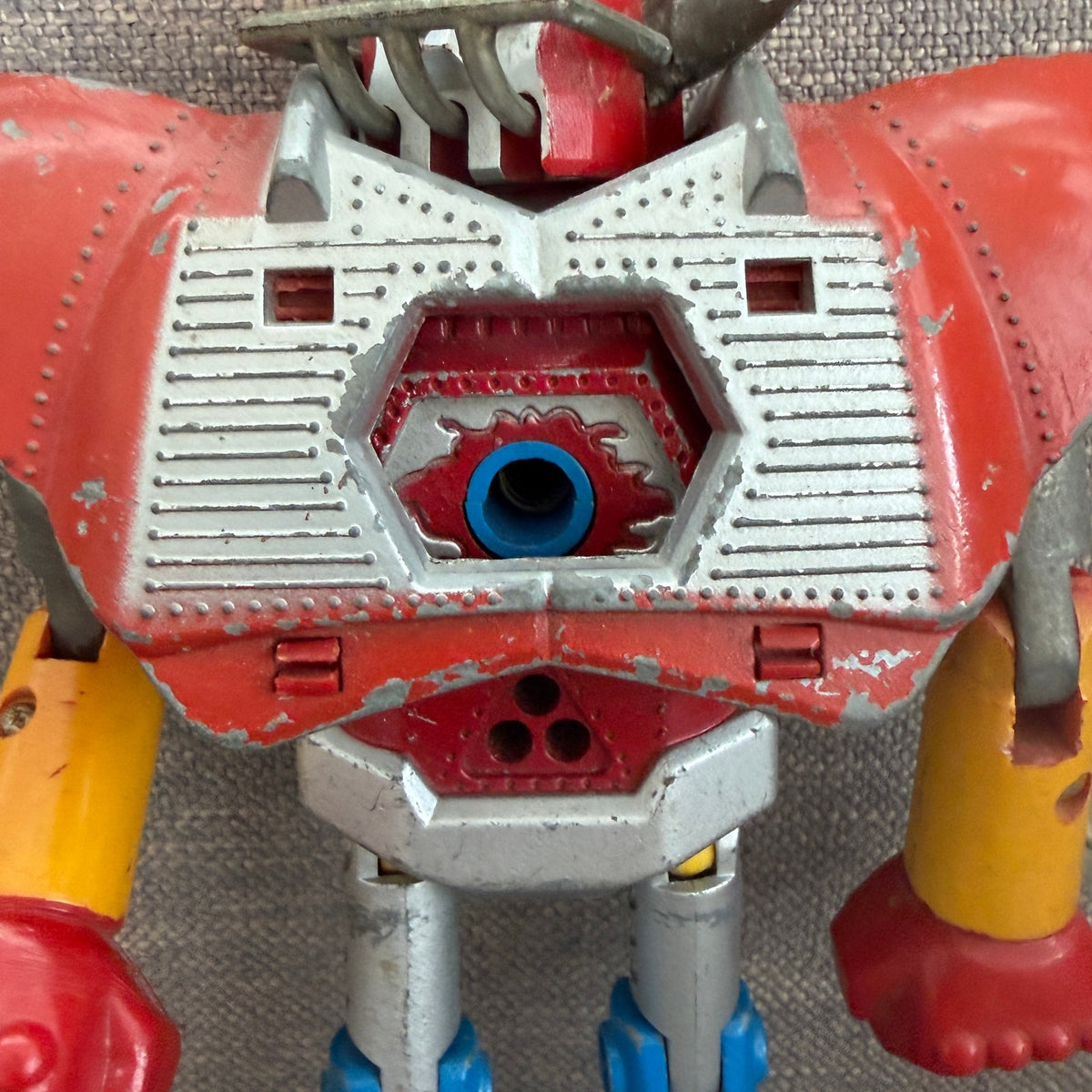 Vintage 1970s Bullmark UFO Warrior Dai Aplon Robot 8" Tall