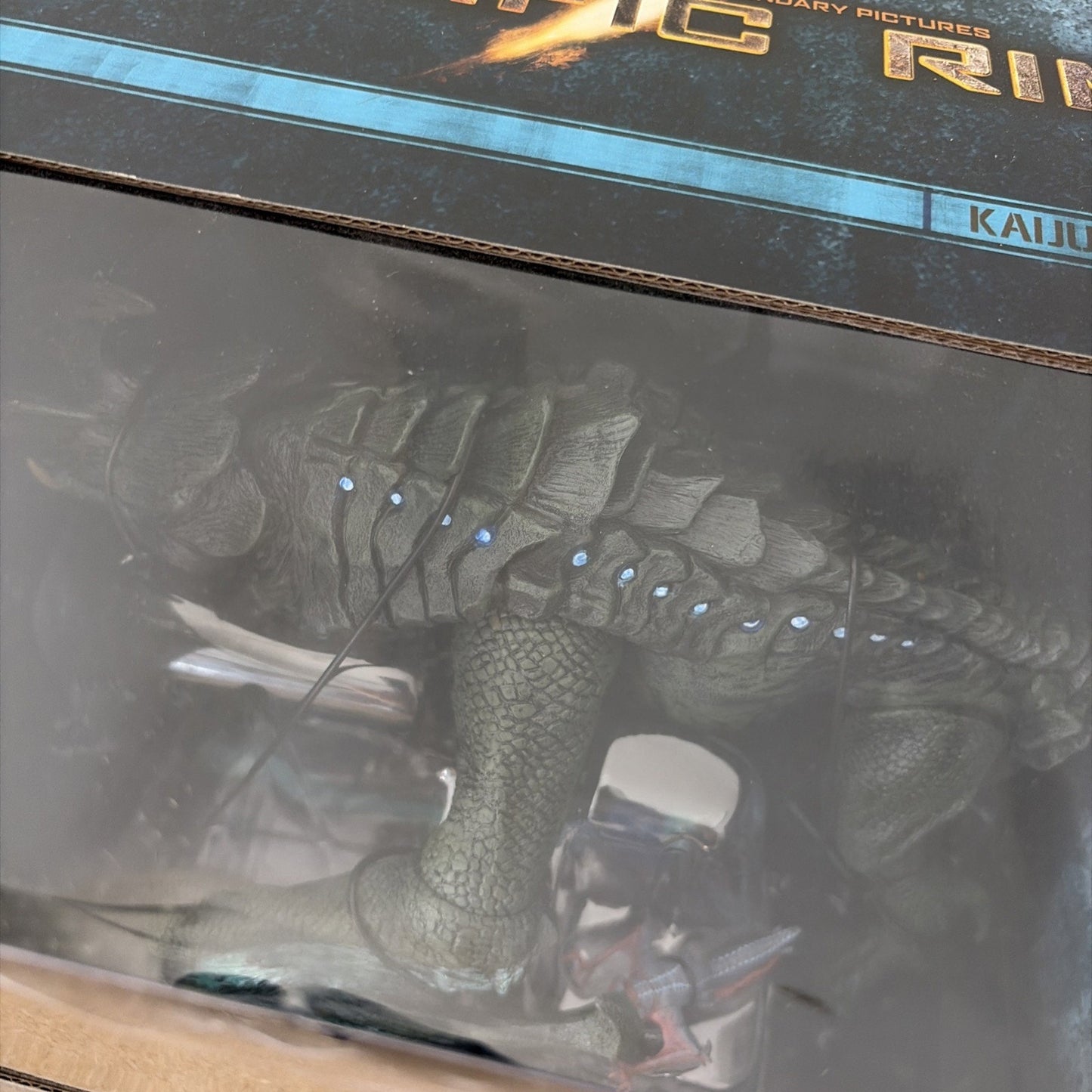 NECA 31987 7 inch Pacific Rim Ultra Deluxe Kaiju Otachi Action Figure NEW