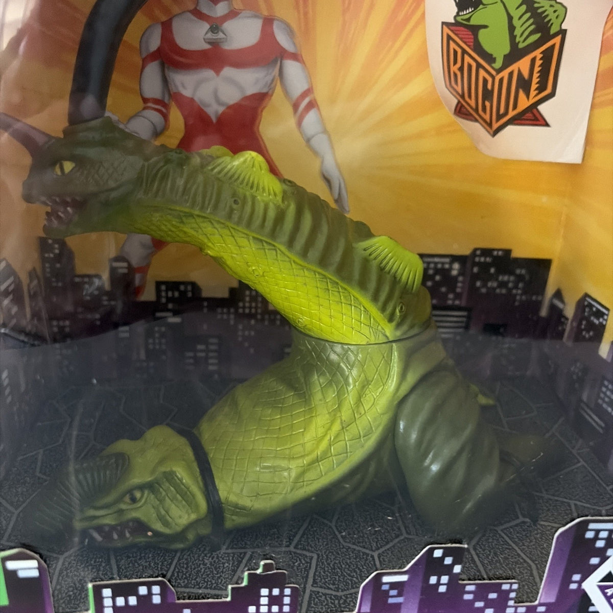 Ultraman Alien Intruder Bogun Action Figure NIB Dreamworks 1991 - Damaged Box
