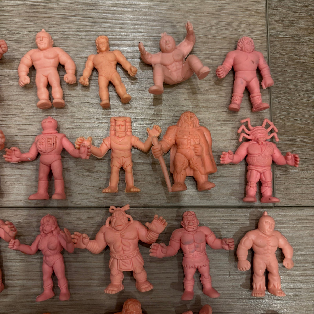 LOT 77 M.U.S.C.L.E Musclemen Kinnikuman Brocken Jr Peach Mini Kinkeshi 1980s