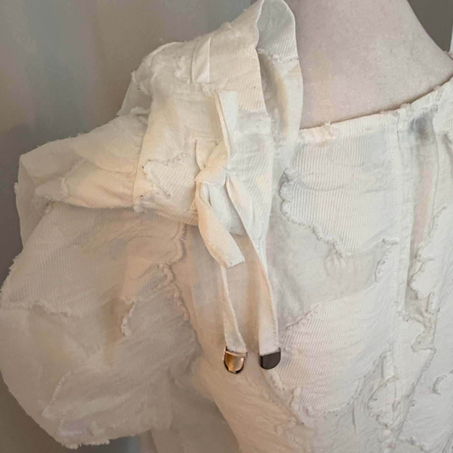 Karl Lagerfeld White on White Floral 3/4 Sleeve Pullover Top Womens Size Medium
