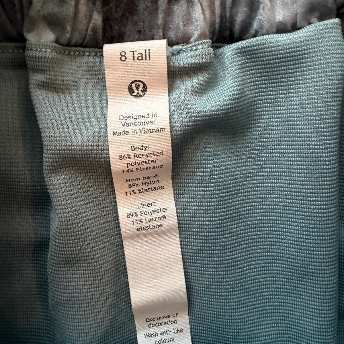 Lululemon Gray Blue Camo Hotty Hot High-Rise Lined Short 4" Womens Size 8 Tall