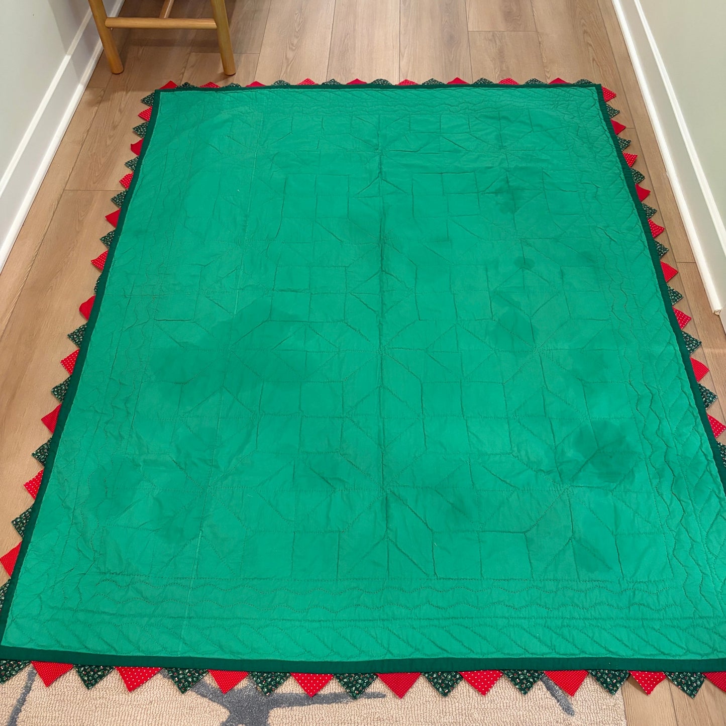 Vintage 1989 Handmade Christmas Quilt Tablecloth Prairie Point Trim 57' x 71"