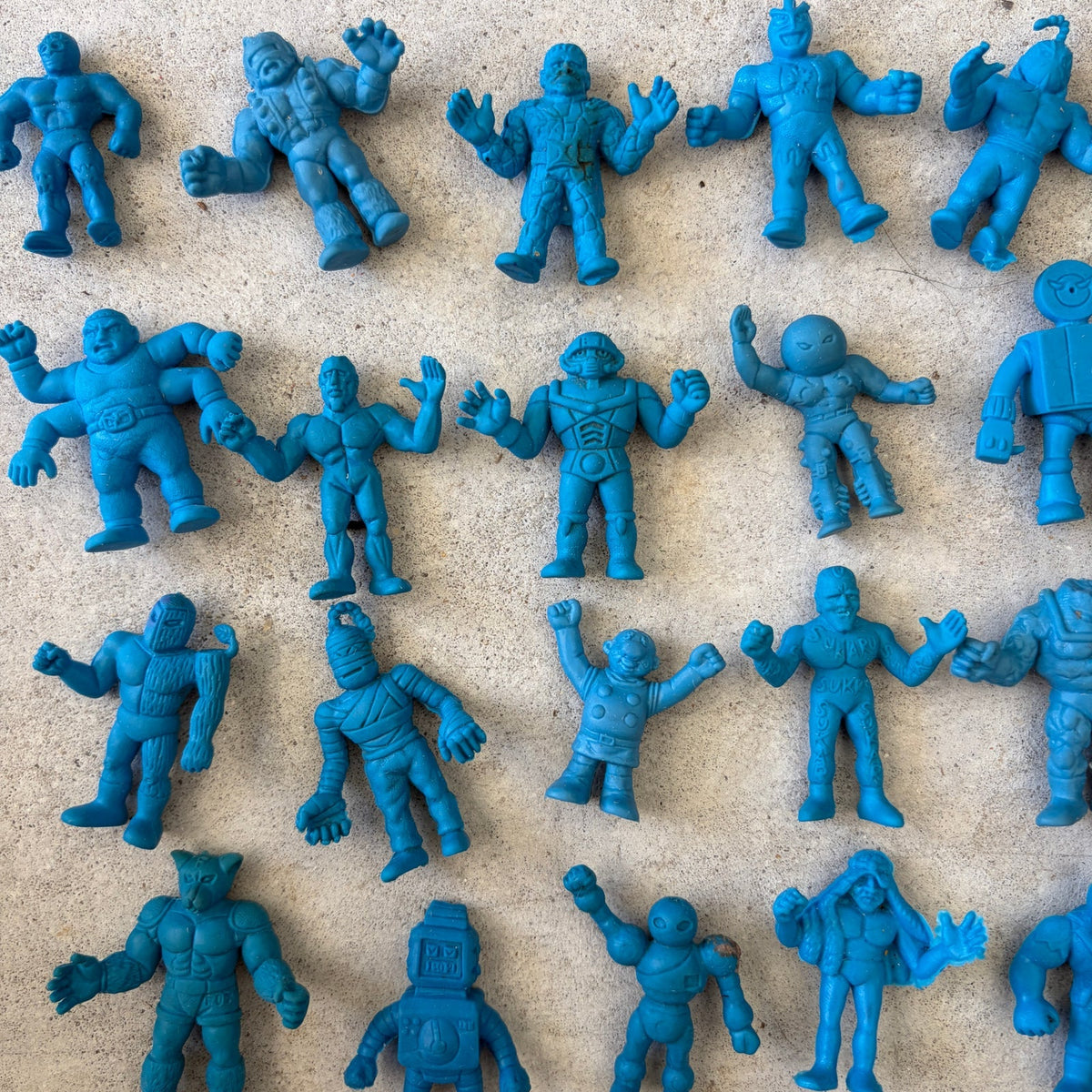 LOT 66 M.U.S.C.L.E Musclemen Kinnikuman Brocken Jr Blue Mini Kinkeshi 1980s