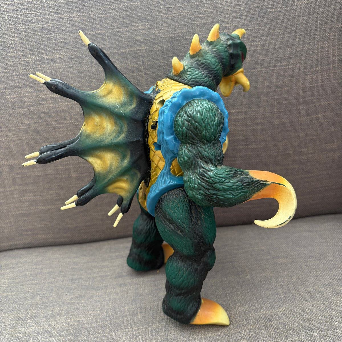1995 Trendmasters Godzilla Wars Gigan 10" Light & Sound Works Figure