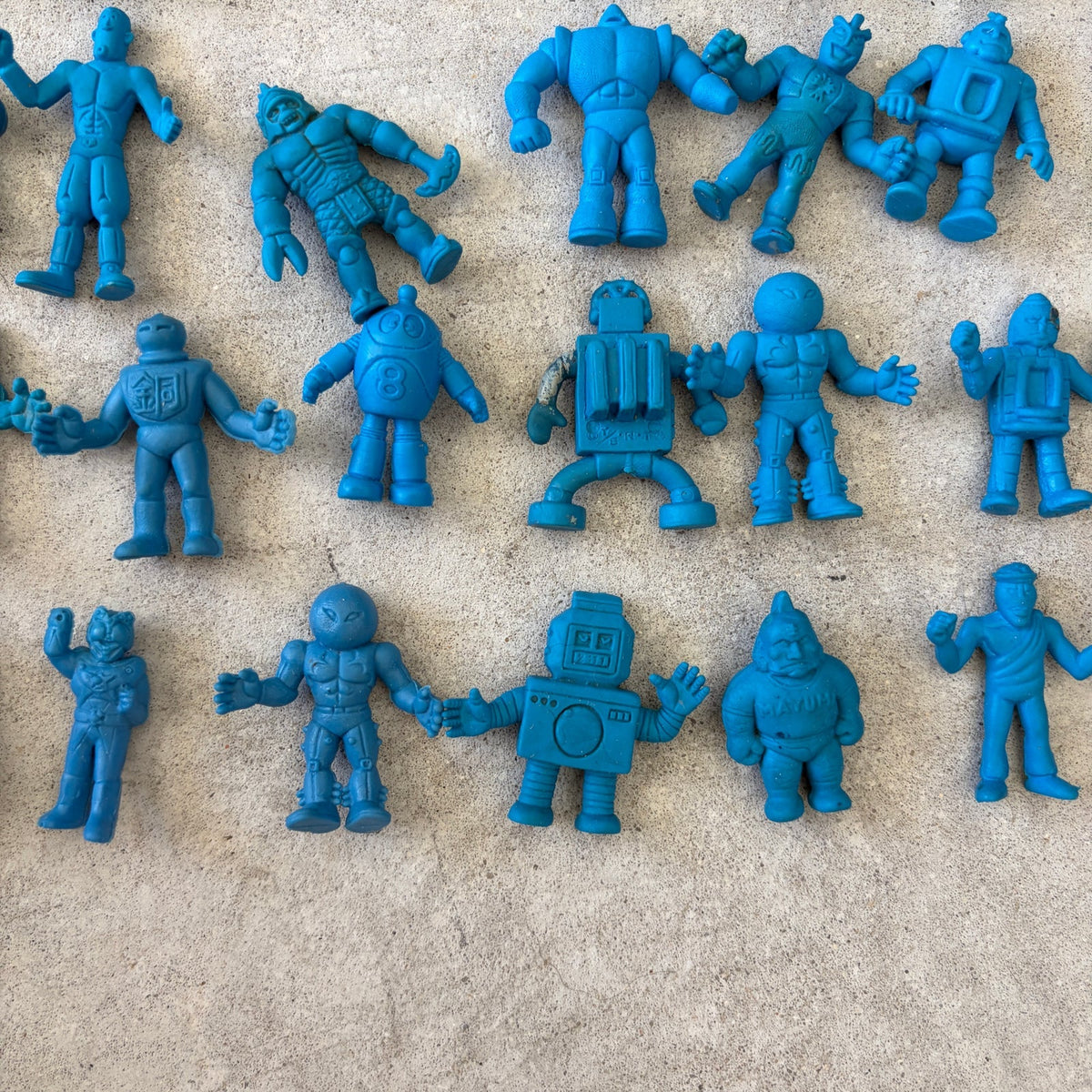 LOT 66 M.U.S.C.L.E Musclemen Kinnikuman Brocken Jr Blue Mini Kinkeshi 1980s