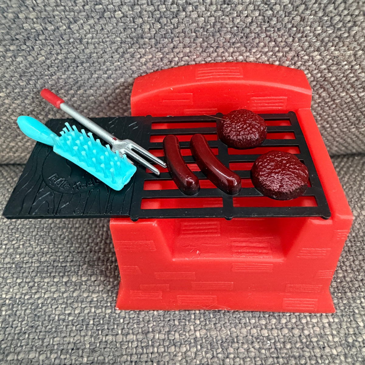 Liddle Kiddle SIZZLY FRIDDLE Chef Doll Outfit Hat Grill Utensils Shoes