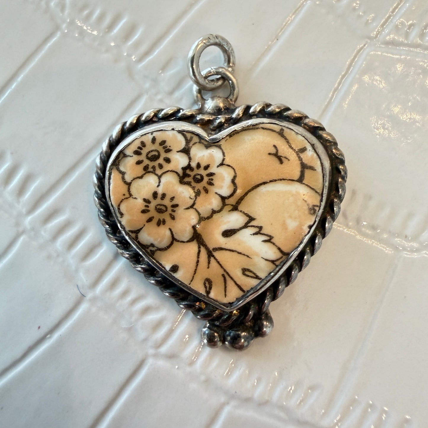Jacqueline Smiley JSVR 950 Fine Silver Heart Pendant Peach Floral Inlay