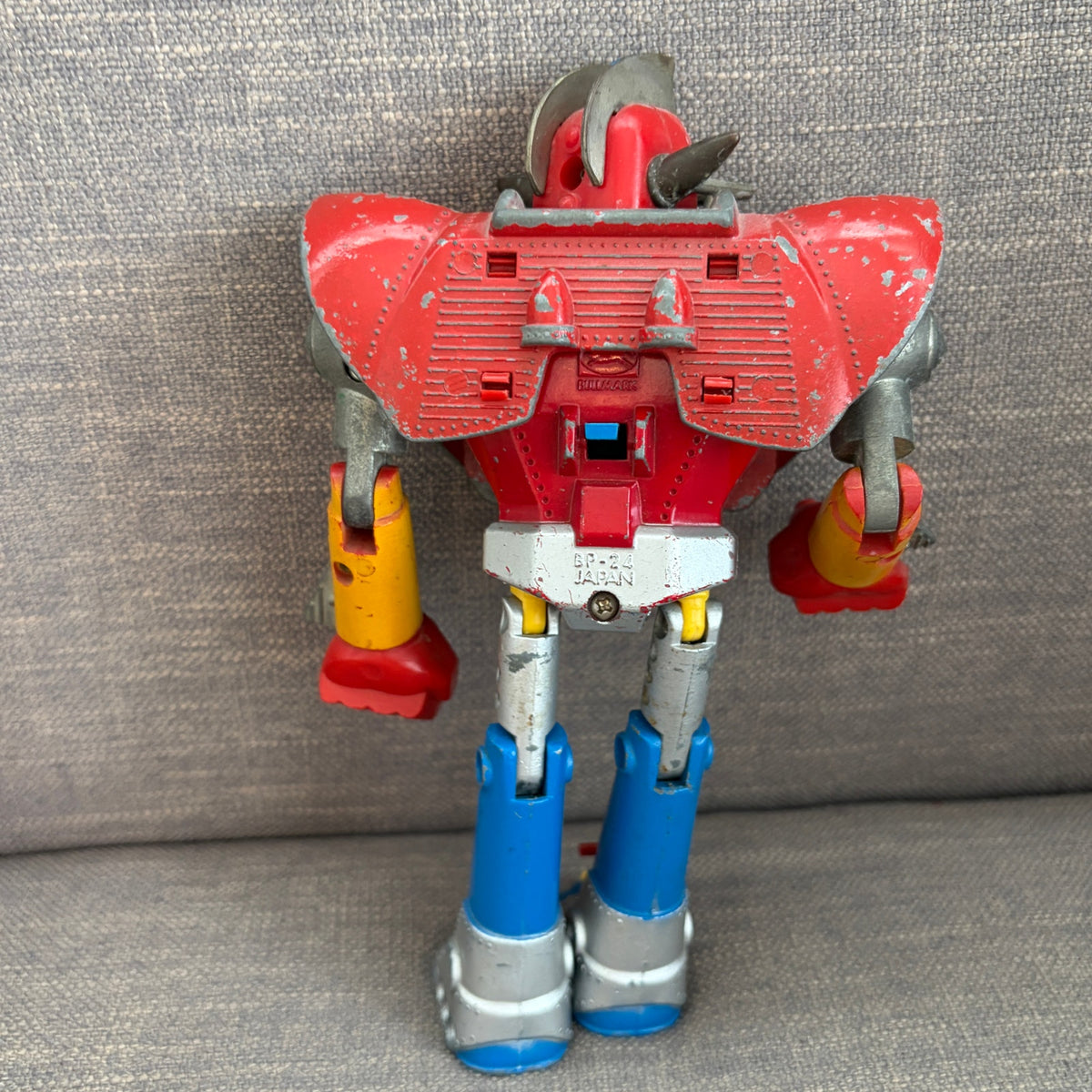 Vintage 1970s Bullmark UFO Warrior Dai Aplon Robot 8" Tall