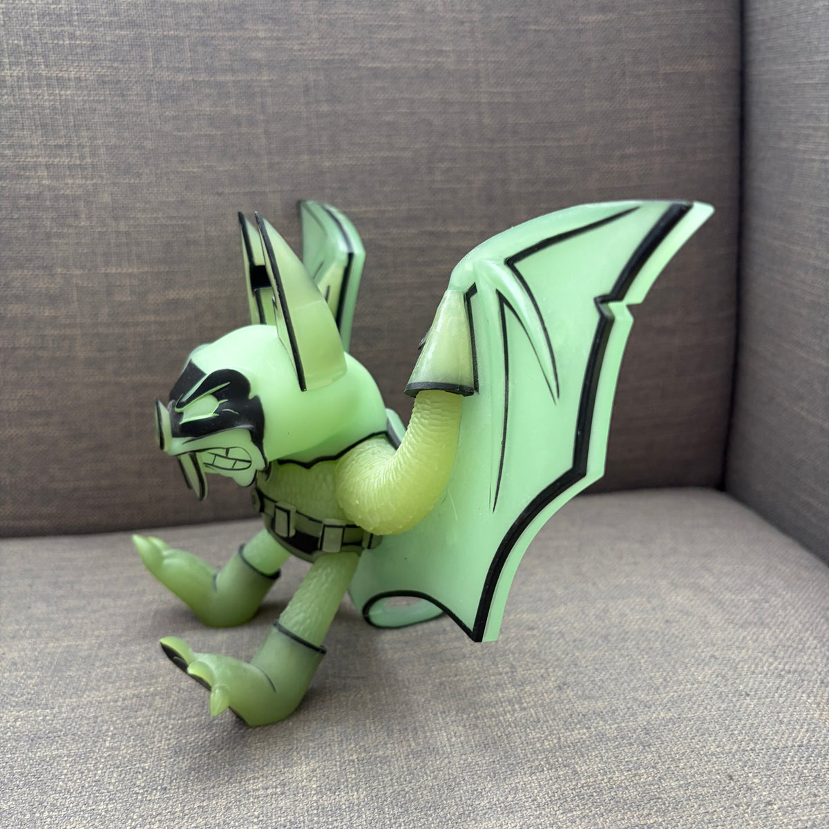 DC Artist Alley Batman Glow In The Dark Vinyl Figure Joe Ledbetter JLED #414