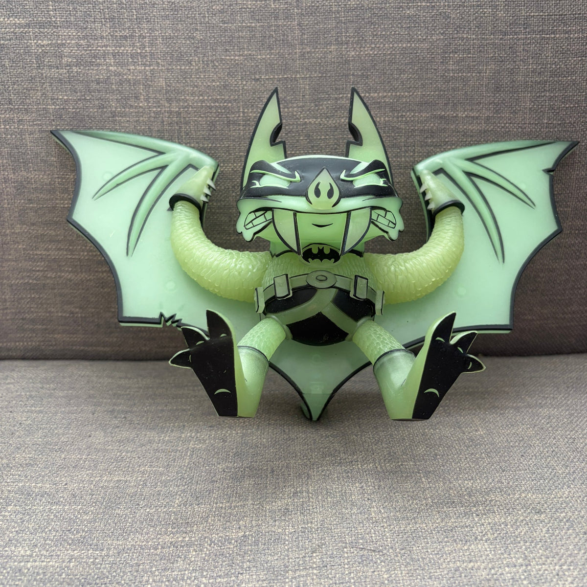 DC Artist Alley Batman Glow In The Dark Vinyl Figure Joe Ledbetter JLED #414