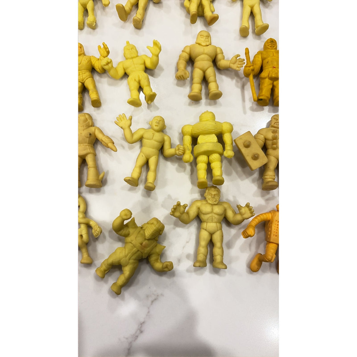 LOT 56 M.U.S.C.L.E Musclemen Kinnikuman Brocken Jr Yellow Mini Kinkeshi 1980s