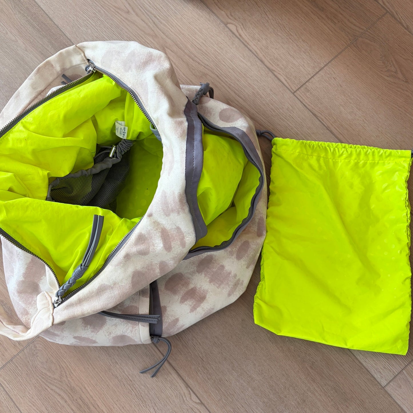 Lululemon Tan Large Slouchy Tote Shoulder Workout Gym Bag