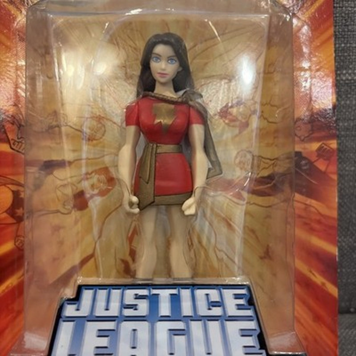 DC Universe Justice League Unlimited Mary Batson Fan Collection 4” Figure