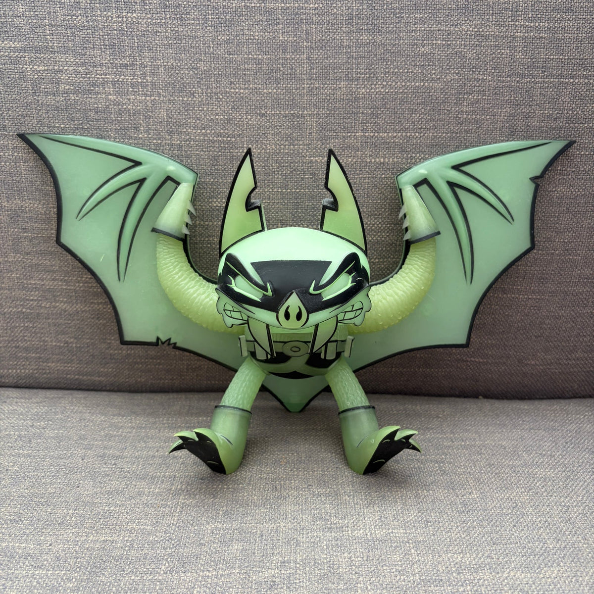 DC Artist Alley Batman Glow In The Dark Vinyl Figure Joe Ledbetter JLED #414