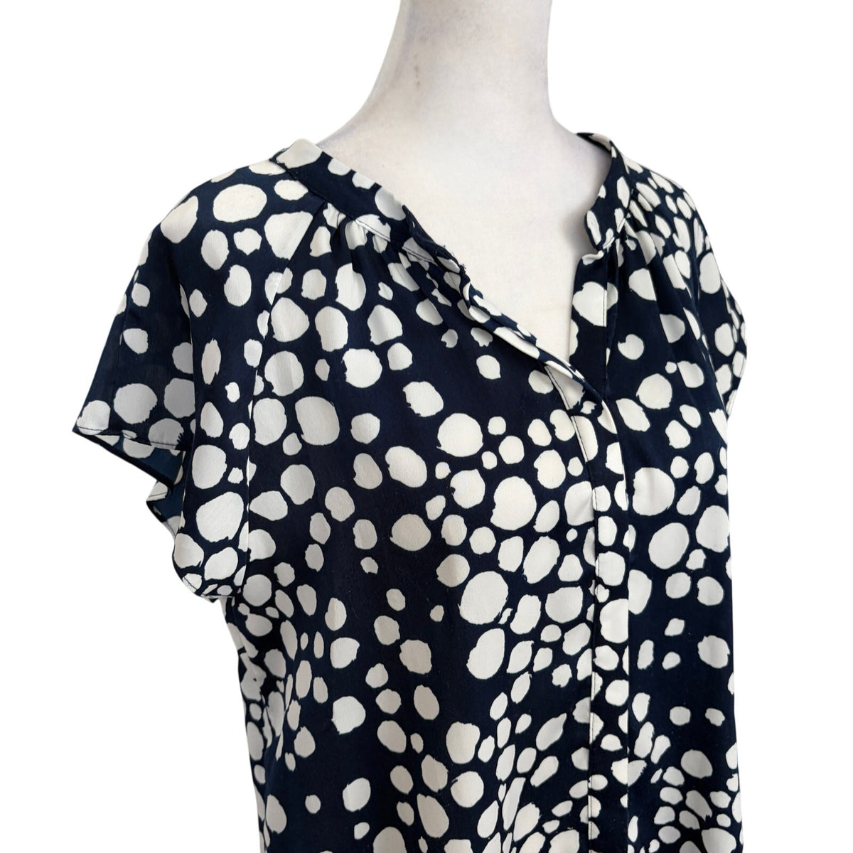 Misa Los Angeles Navy Blue and White Spotted Short Sleeve Top Blouse Size Small