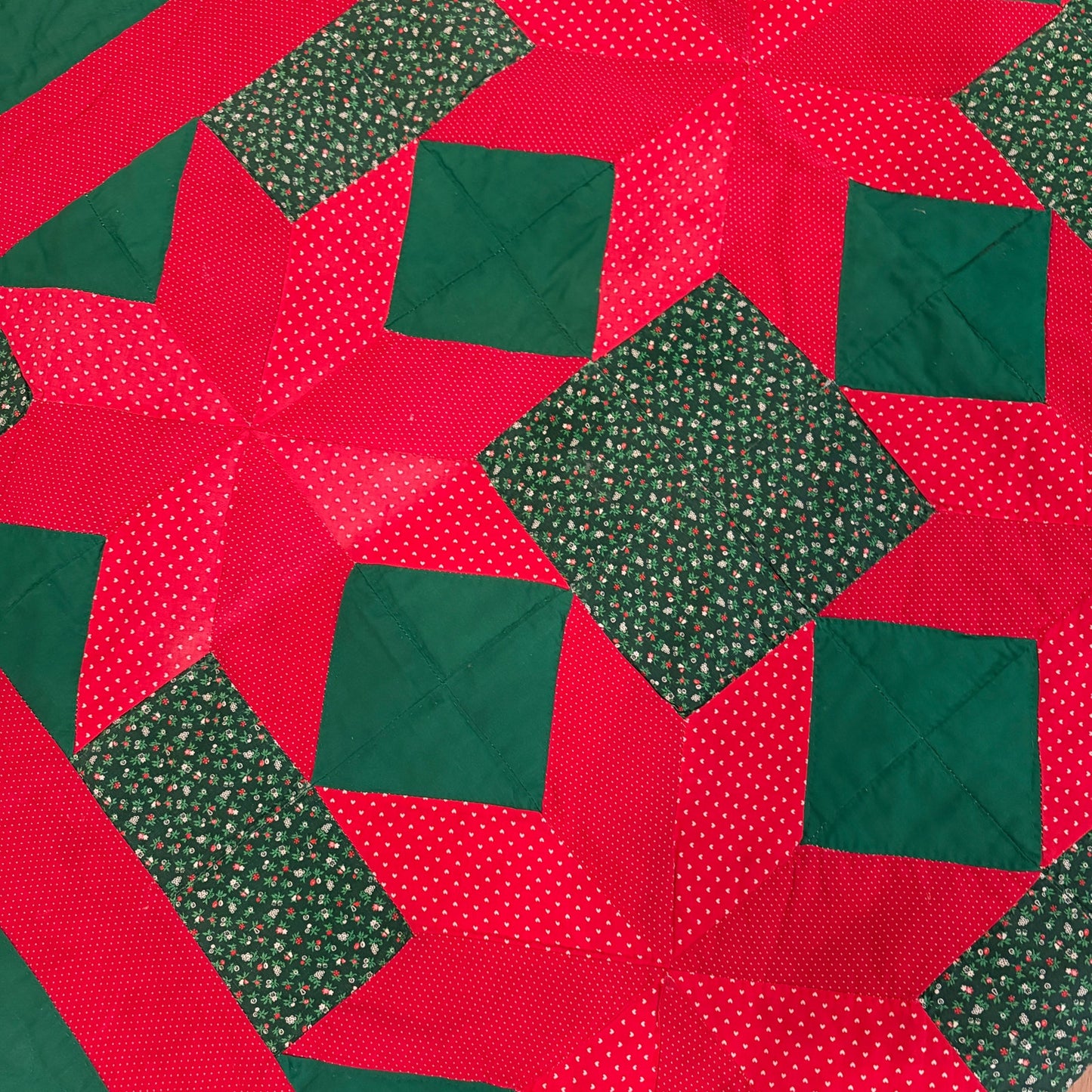 Vintage 1989 Handmade Christmas Quilt Tablecloth Prairie Point Trim 57' x 71"