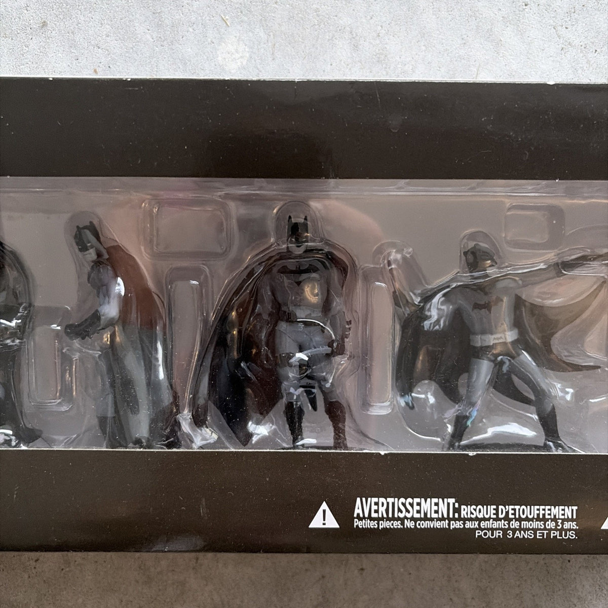 NEW DC Collectibles Batman Black & White Mini Figure 7 Pack, Series 1