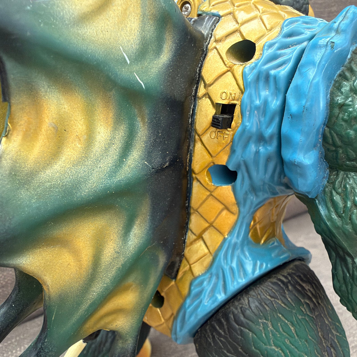 1995 Trendmasters Godzilla Wars Gigan 10" Light & Sound Works Figure