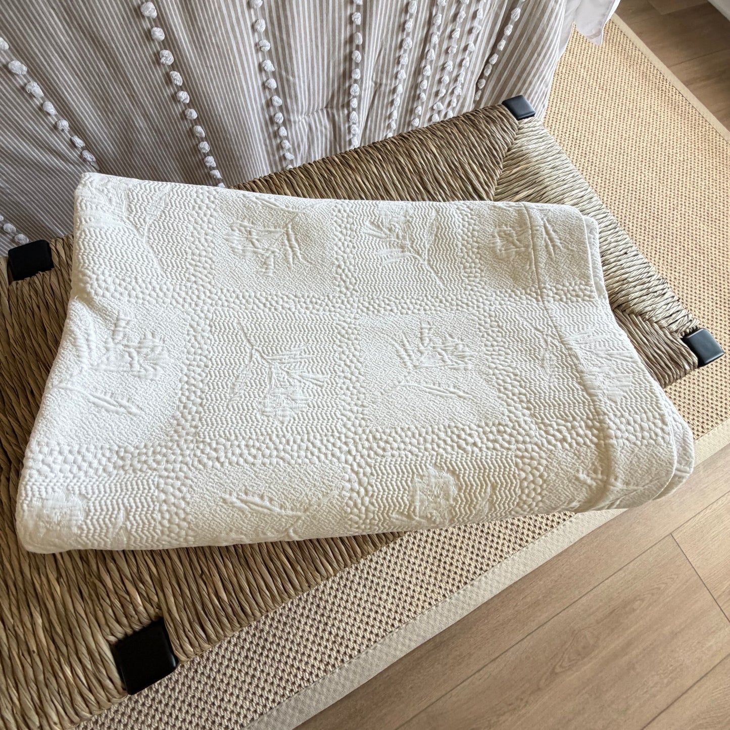 Yves Delorme Vintage White Floral Textured Coverlet Cottage 78" x 90" Paris