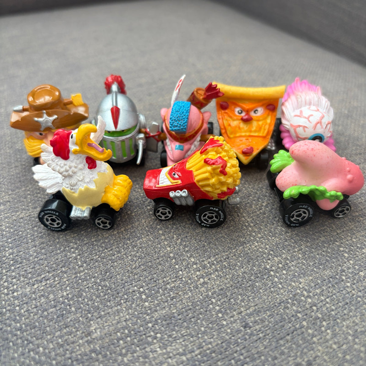 LOT 8 Mini Mad Wheelz 1/87 Scale Cars 2003 Series 1