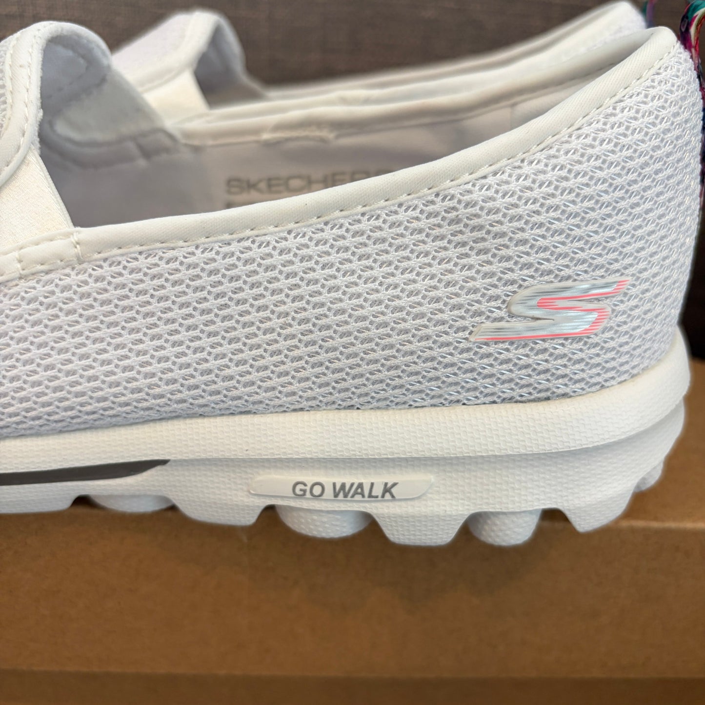 Skechers White Go Walk Travel Slip-In Sneakers Womens Size 8 NEW