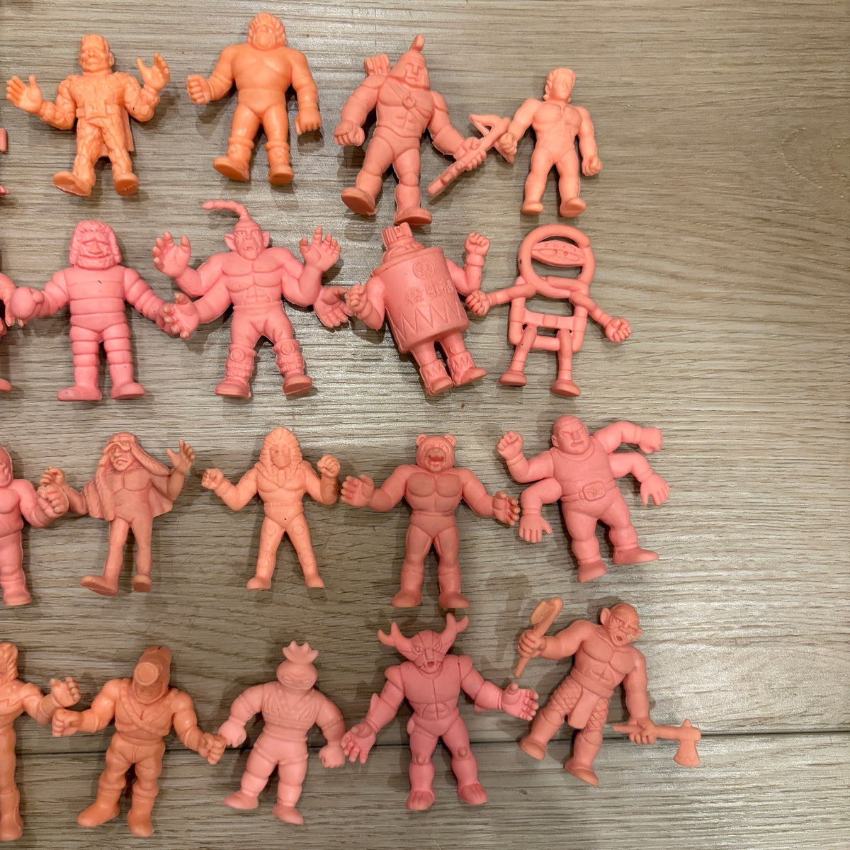 LOT 77 M.U.S.C.L.E Musclemen Kinnikuman Brocken Jr Peach Mini Kinkeshi 1980s