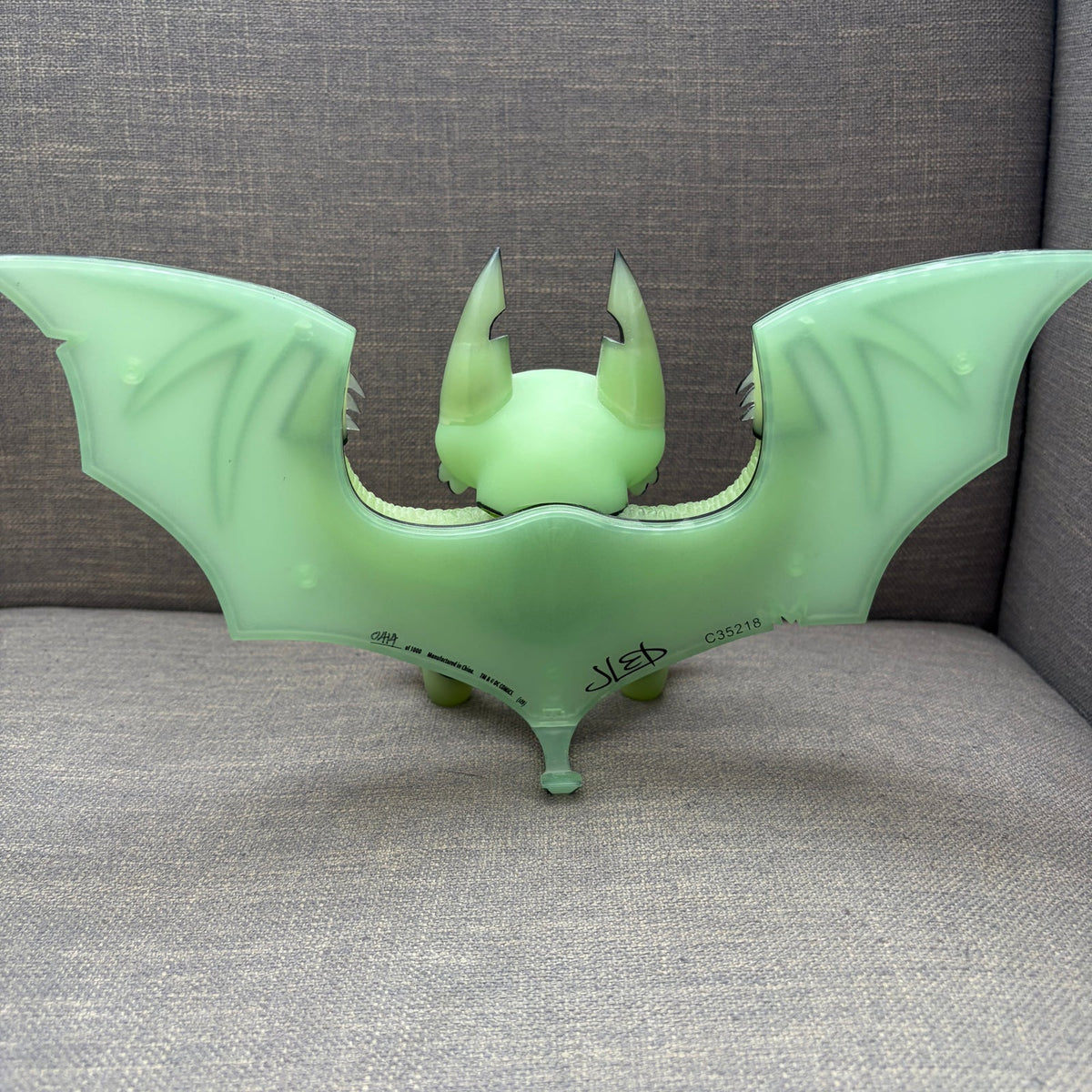 DC Artist Alley Batman Glow In The Dark Vinyl Figure Joe Ledbetter JLED #414
