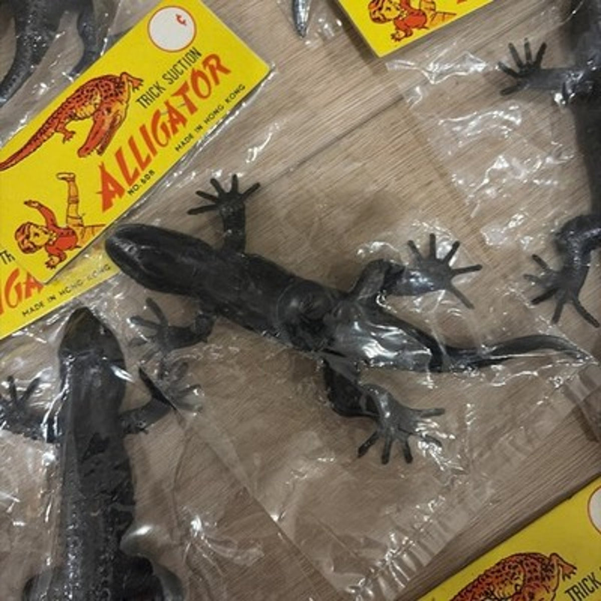 LOT 21 Vintage Dime Store Toy Suction Cup Alligators New Old Stock Sealed