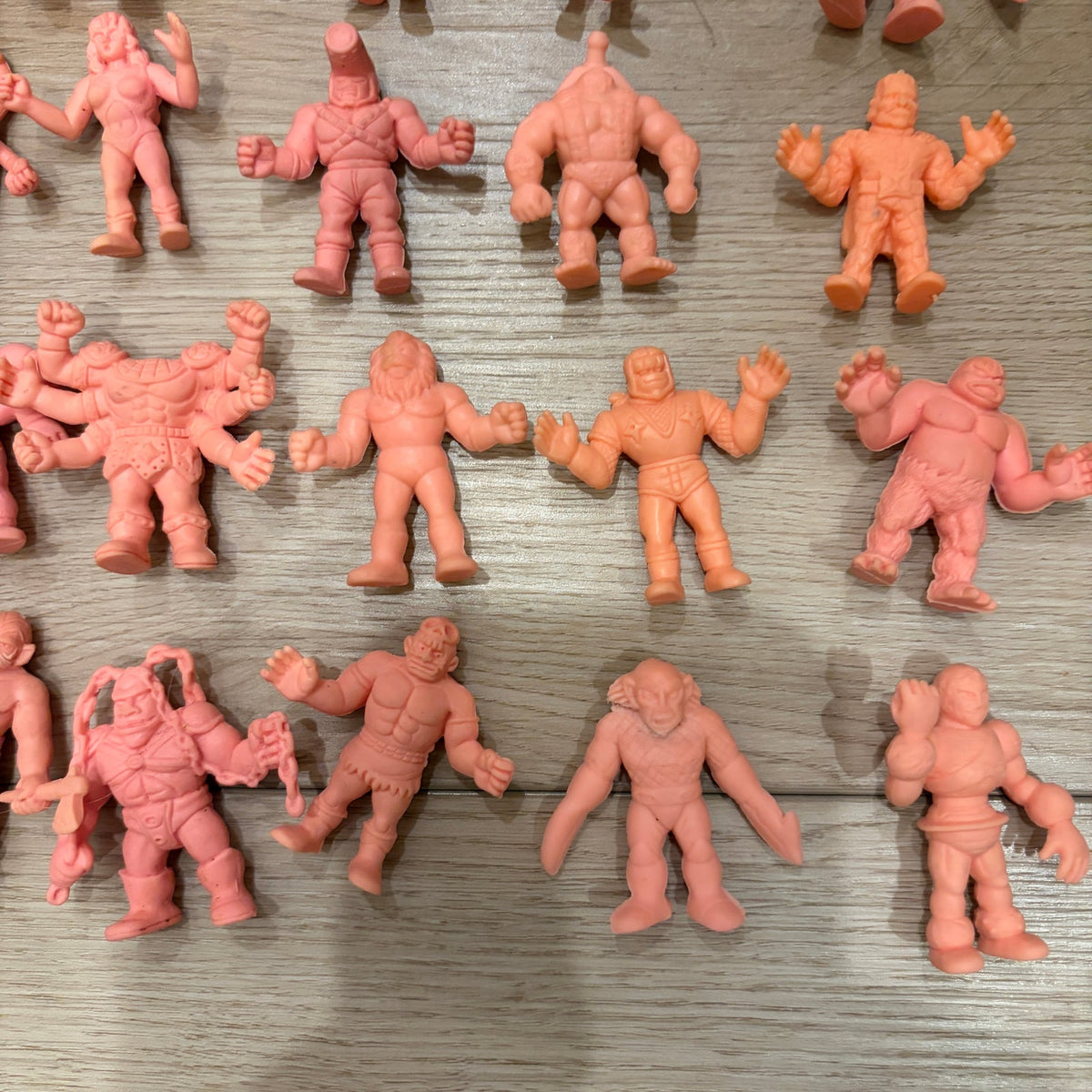 LOT 77 M.U.S.C.L.E Musclemen Kinnikuman Brocken Jr Peach Mini Kinkeshi 1980s