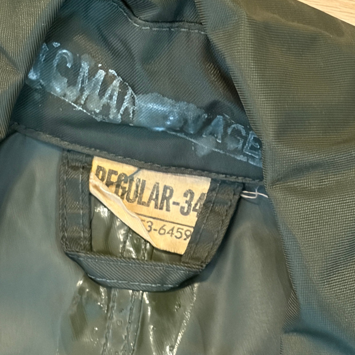 Vintage US Military Green Nylon Rubber Coated Raincoat Trench Coat Size 34
