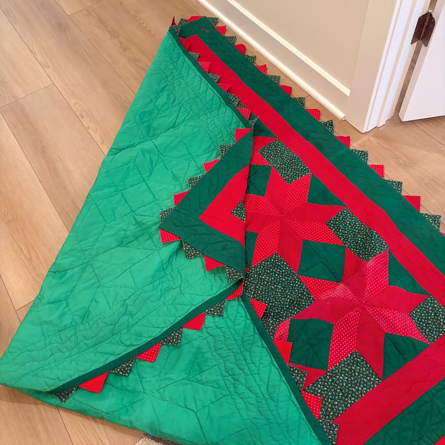 Vintage 1989 Handmade Christmas Quilt Tablecloth Prairie Point Trim 57' x 71"