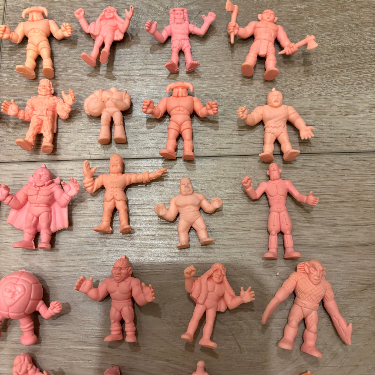 LOT 77 M.U.S.C.L.E Musclemen Kinnikuman Brocken Jr Peach Mini Kinkeshi 1980s