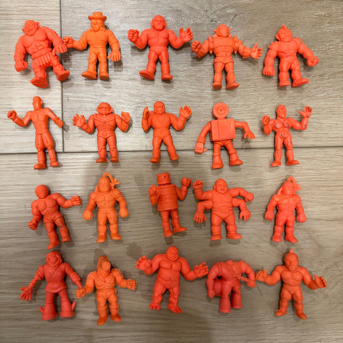 LOT 105 M.U.S.C.L.E Musclemen Kinnikuman Brocken Jr Orange Mini Kinkeshi 1980s