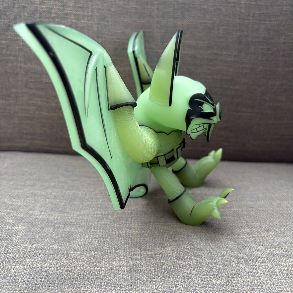 DC Artist Alley Batman Glow In The Dark Vinyl Figure Joe Ledbetter JLED #414