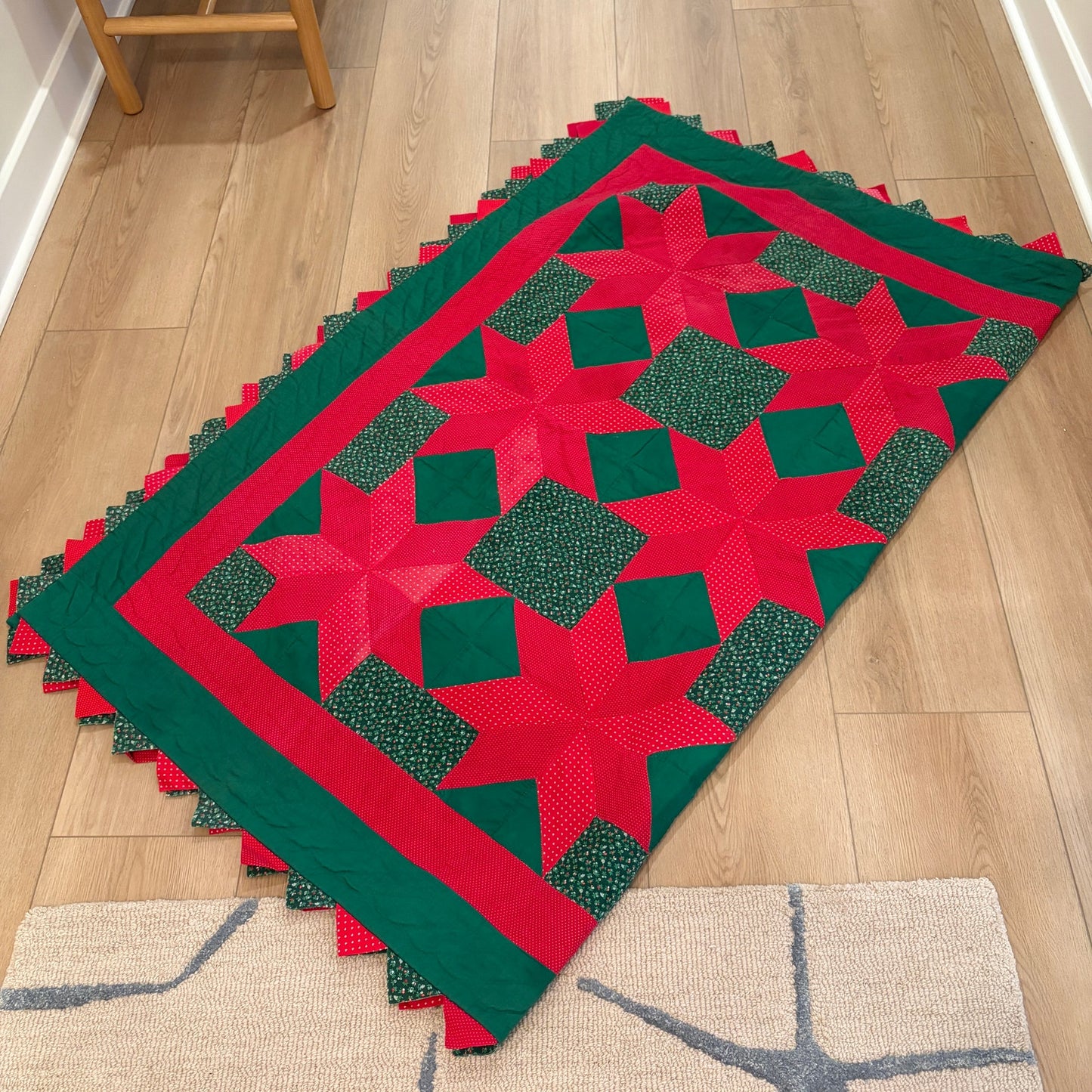 Vintage 1989 Handmade Christmas Quilt Tablecloth Prairie Point Trim 57' x 71"