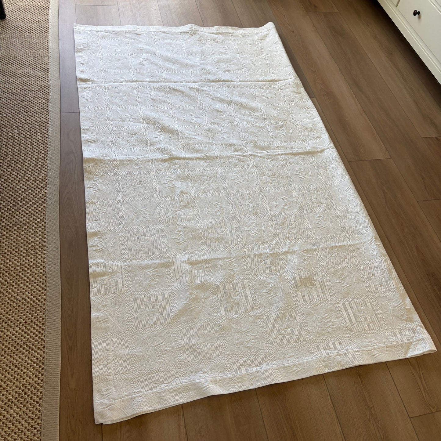 Yves Delorme Vintage White Floral Textured Coverlet Cottage 78" x 90" Paris