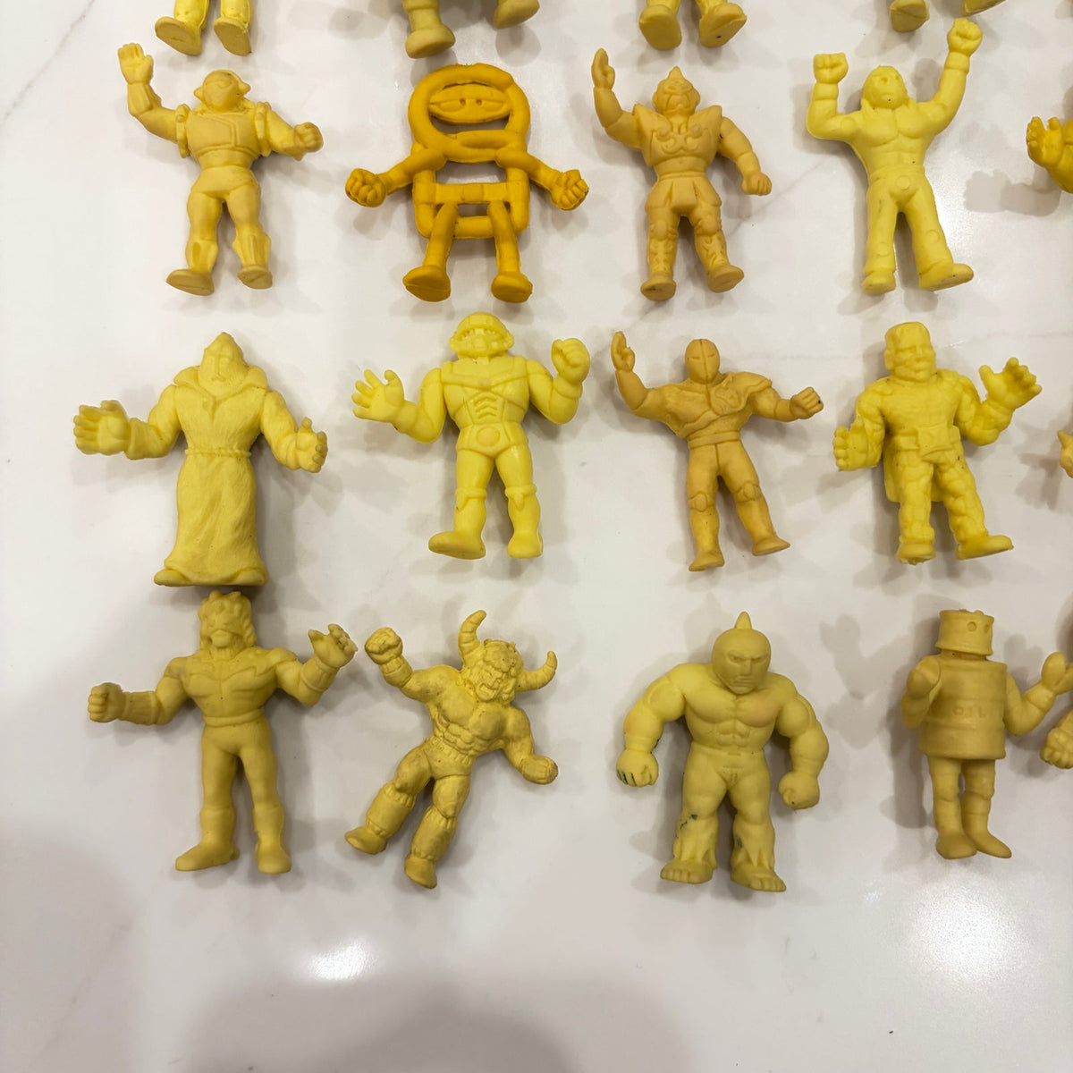 LOT 56 M.U.S.C.L.E Musclemen Kinnikuman Brocken Jr Yellow Mini Kinkeshi 1980s