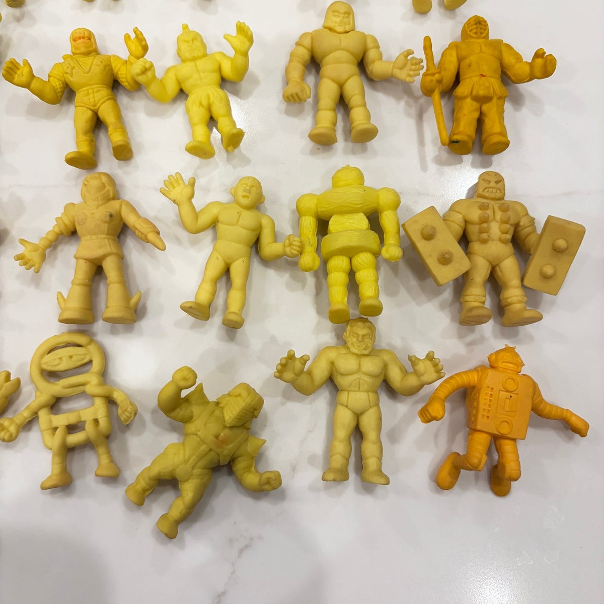 LOT 56 M.U.S.C.L.E Musclemen Kinnikuman Brocken Jr Yellow Mini Kinkeshi 1980s
