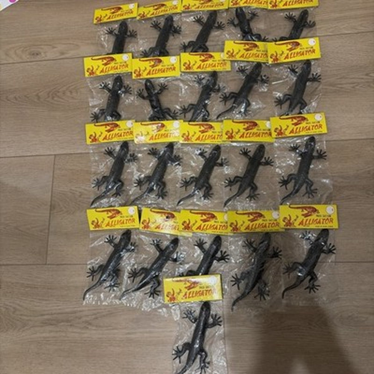 LOT 21 Vintage Dime Store Toy Suction Cup Alligators New Old Stock Sealed