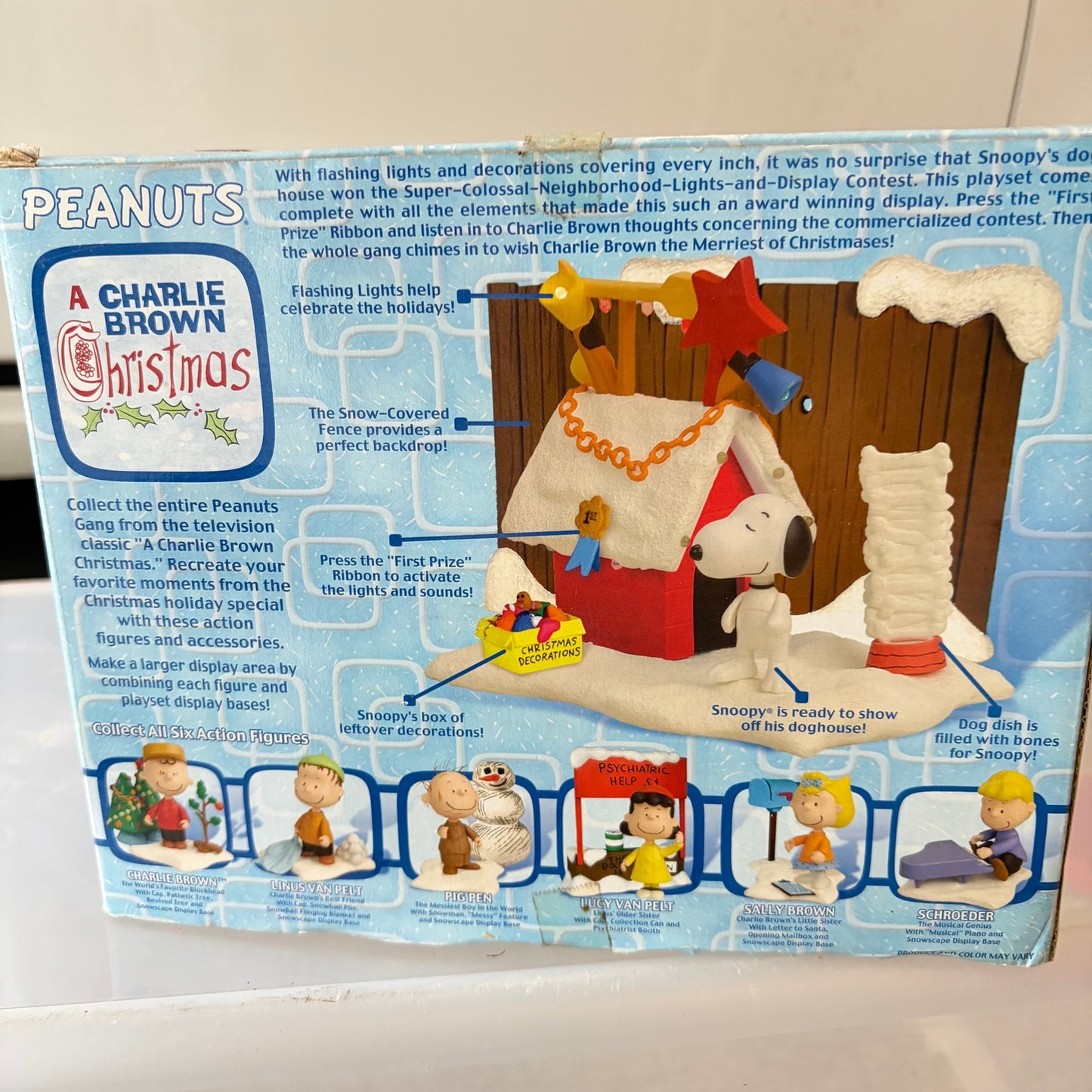 Peanuts Snoopy's Contest Winning Display Playset A Charlie Brown Christmas NEW