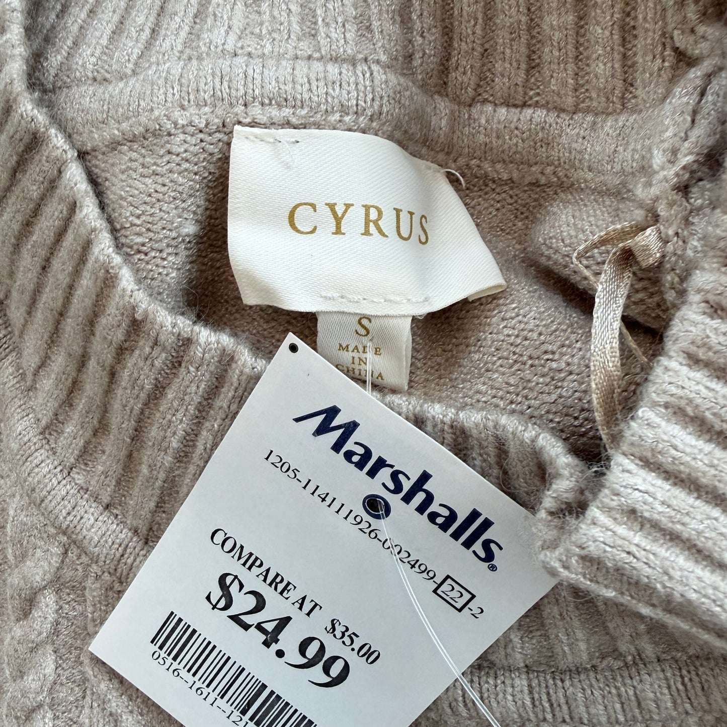 Cyrus Beige Cable Knit Mock Neck Sweater Womens Size Small NEW