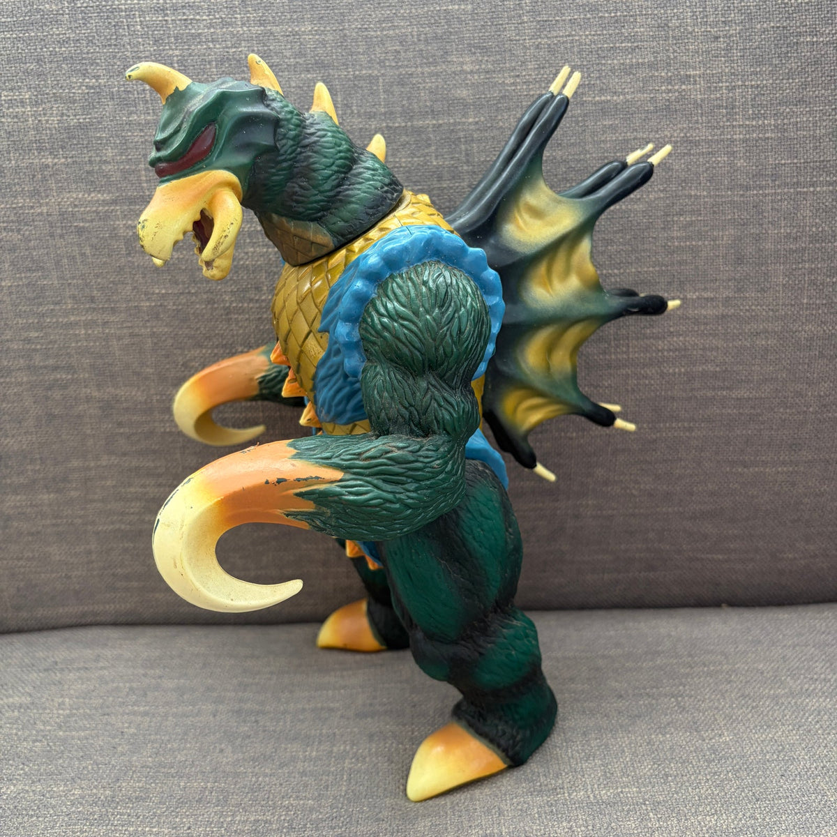 1995 Trendmasters Godzilla Wars Gigan 10" Light & Sound Works Figure