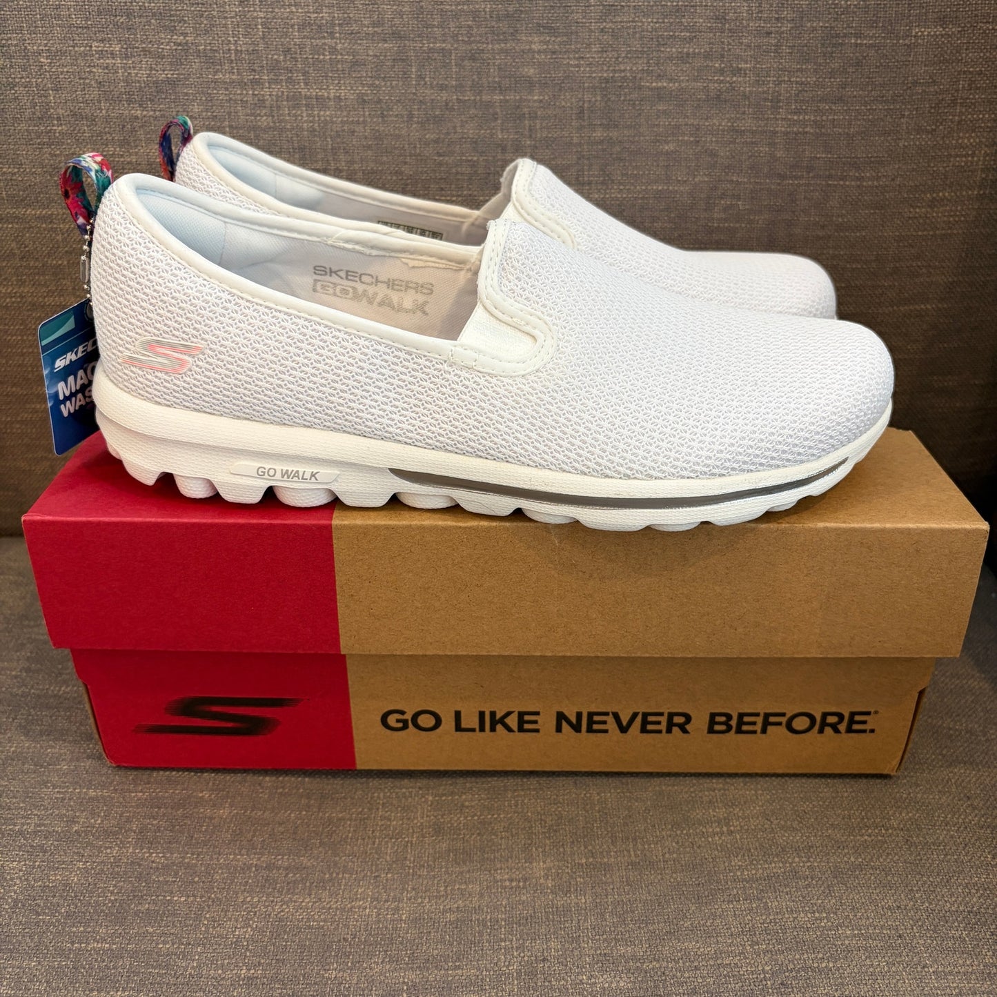 Skechers White Go Walk Travel Slip-In Sneakers Womens Size 8 NEW