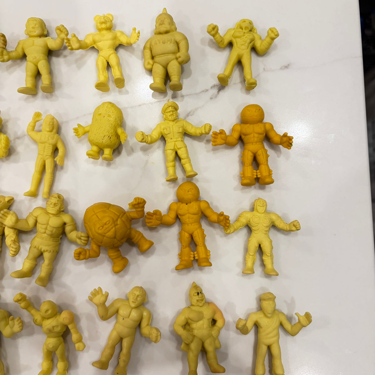 LOT 56 M.U.S.C.L.E Musclemen Kinnikuman Brocken Jr Yellow Mini Kinkeshi 1980s
